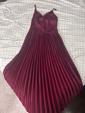 Cupshe Burgundy Pleated Midi Dress